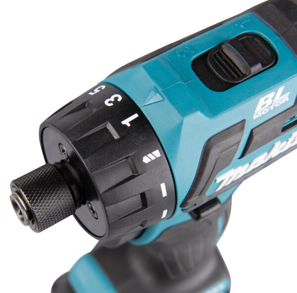 DF032D_F_002 Akutrell
DF032D