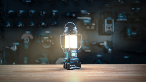 DMR056_D1CK_s50 Akutoitel LXT® valgusti/raadio
DMR056