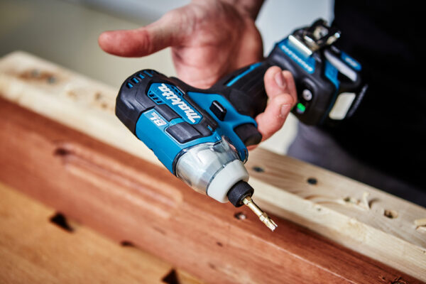 TD111D_D1CK_s03 Akulöökkruvikeeraja
TD111D