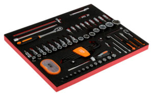 7314150227808 Padrunite 1/4" ja 1/2" komplektid, kuuskantvõtmete ja otsakute kmpl. ning narrega kruvikeeraja 109 osa vahtaluses